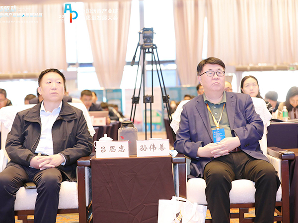 创新驱动沥青产业链高...
